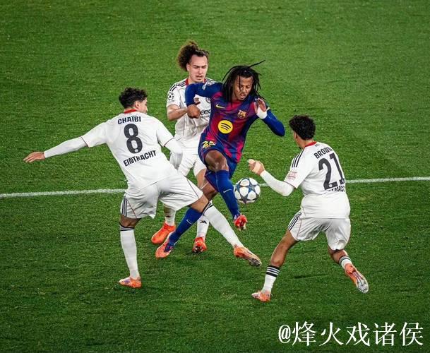巴萨铁卫三分钟内双响逆转:欧冠比赛扳救巴萨 巴萨铁卫三分钟内双响逆转:欧冠比赛扳救巴萨
